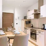 Baliapartment Hof, Kueche, Parkplatz, 24h Digital Checkin, Wlan250mbit Hof (Bavaria)