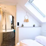 Baliapartment Hof, Kueche, Parkplatz, 24h Digital Checkin, Wlan250mbit Appartement Hof (Bavaria)
