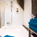 Baliapartment Hof, Kueche, Parkplatz, 24h Digital Checkin, Wlan250mbit * Hof (Bavaria)