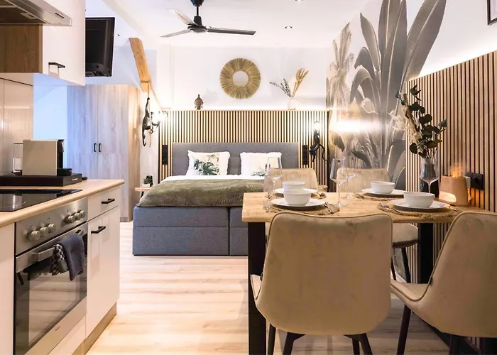 Baliapartment Hof, Kueche, Parkplatz, 24h Digital Checkin, Wlan250mbit *