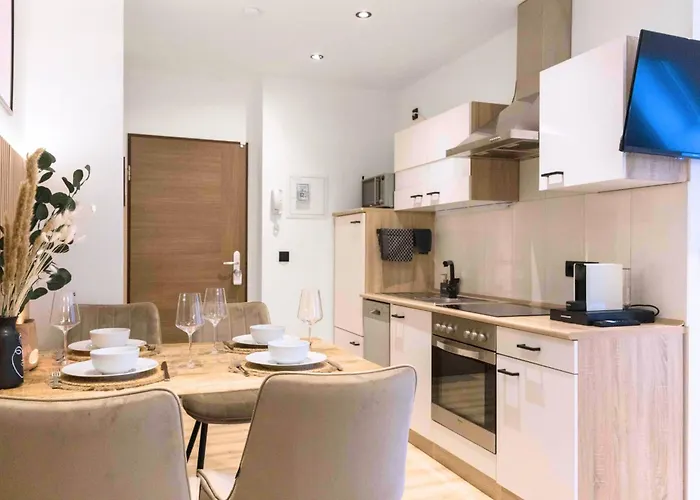 Baliapartment Hof, Kueche, Parkplatz, 24h Digital Checkin, Wlan250mbit הוף