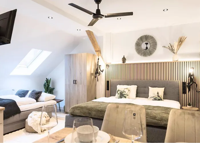 Baliapartment Hof, Kueche, Parkplatz, 24h Digital Checkin, Wlan250mbit * הוף