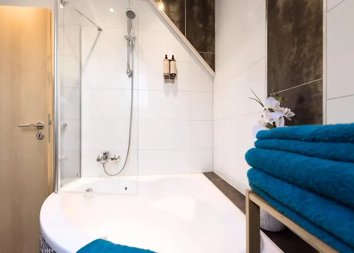Baliapartment Hof, Kueche, Parkplatz, 24h Digital Checkin, Wlan250mbit * הוף