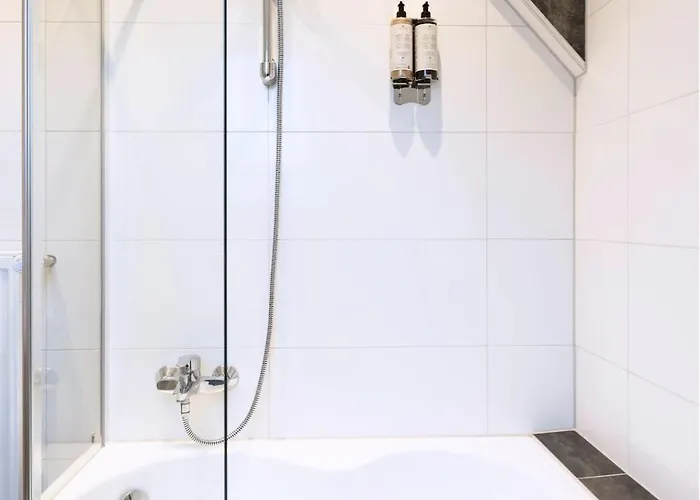 Baliapartment Hof, Kueche, Parkplatz, 24h Digital Checkin, Wlan250mbit דירה