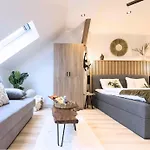 Baliapartment Hof, Kueche, Parkplatz, 24h Digital Checkin, Wlan250mbit Apartament