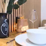 Baliapartment Hof, Kueche, Parkplatz, 24h Digital Checkin, Wlan250mbit *