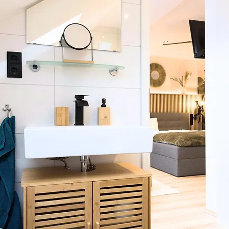 Daire Baliapartment Hof, Kueche, Parkplatz, 24h Digital Checkin, Wlan250mbit