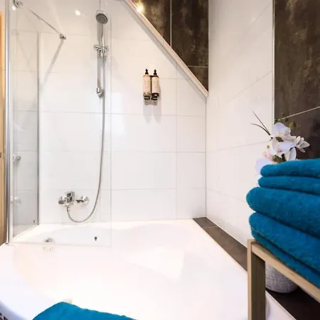 Baliapartment Hof, Kueche, Parkplatz, 24h Digital Checkin, Wlan250mbit * Hof (Bavaria)
