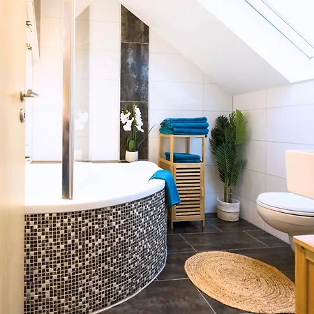 Daire Baliapartment Hof, Kueche, Parkplatz, 24h Digital Checkin, Wlan250mbit Hof (Bavaria)