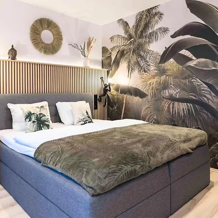 Baliapartment Hof, Kueche, Parkplatz, Smart-Checkin, Wlan600Mbit * Hof (Bavaria)