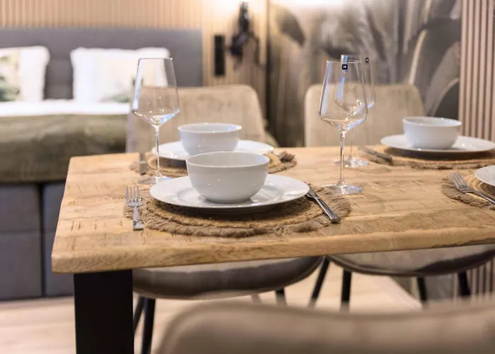Baliapartment Hof, Kueche, Parkplatz, 24h Digital Checkin, Wlan250mbit Apartmán Hof (Bavaria)