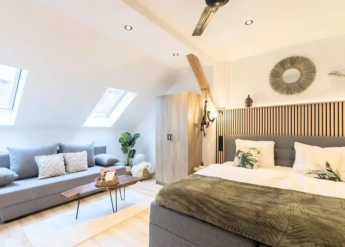 Baliapartment Hof, Kueche, Parkplatz, 24h Digital Checkin, Wlan250mbit *